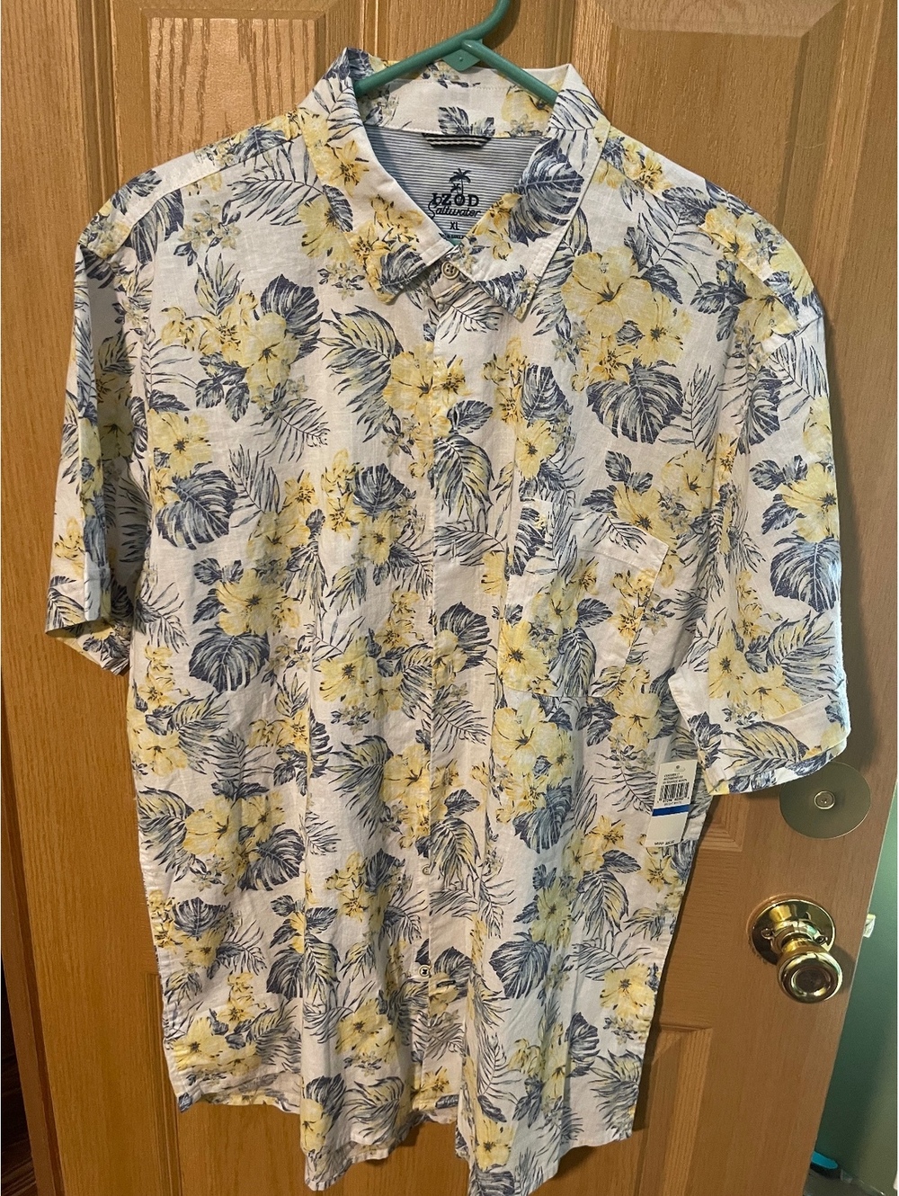 IZOD Saltwater Men’s Hawaiian Shirt XL Yellow Floral Short Sleeve Button
